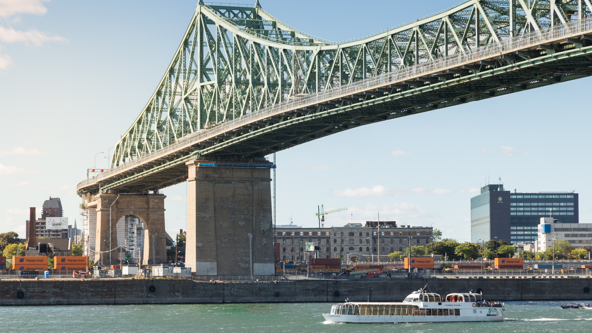 Crédit FR © Croisières excursions - Bateau-Mouche-EN Credit © Day Tours - Bateau-Mouche