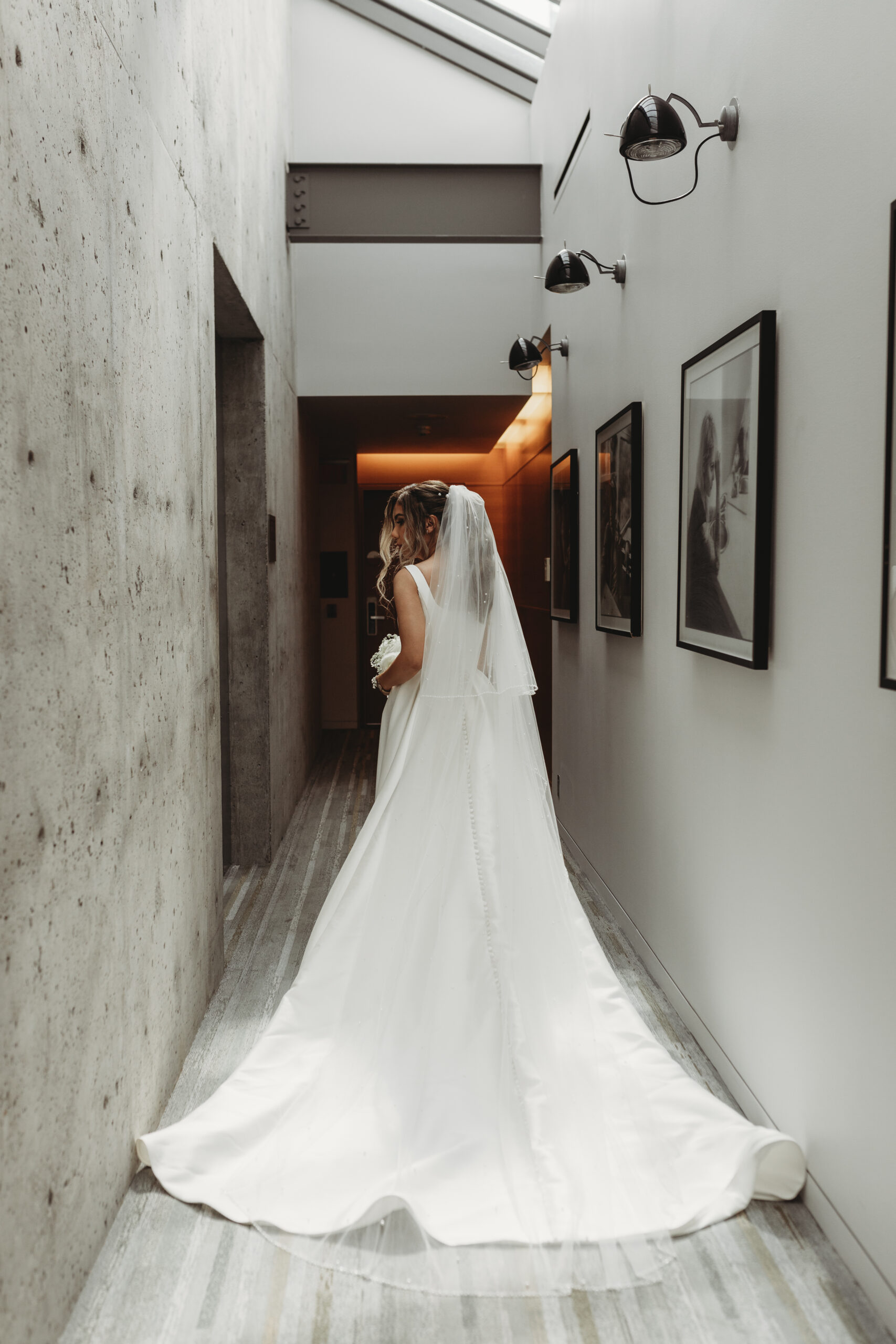 Gelareh+Sadra's+Old_Port_Golf_Des_Iles_Wedding_Photos-17 Shooting Mariage Vieux-Montréal Hôtel Gault ©alizadworkind