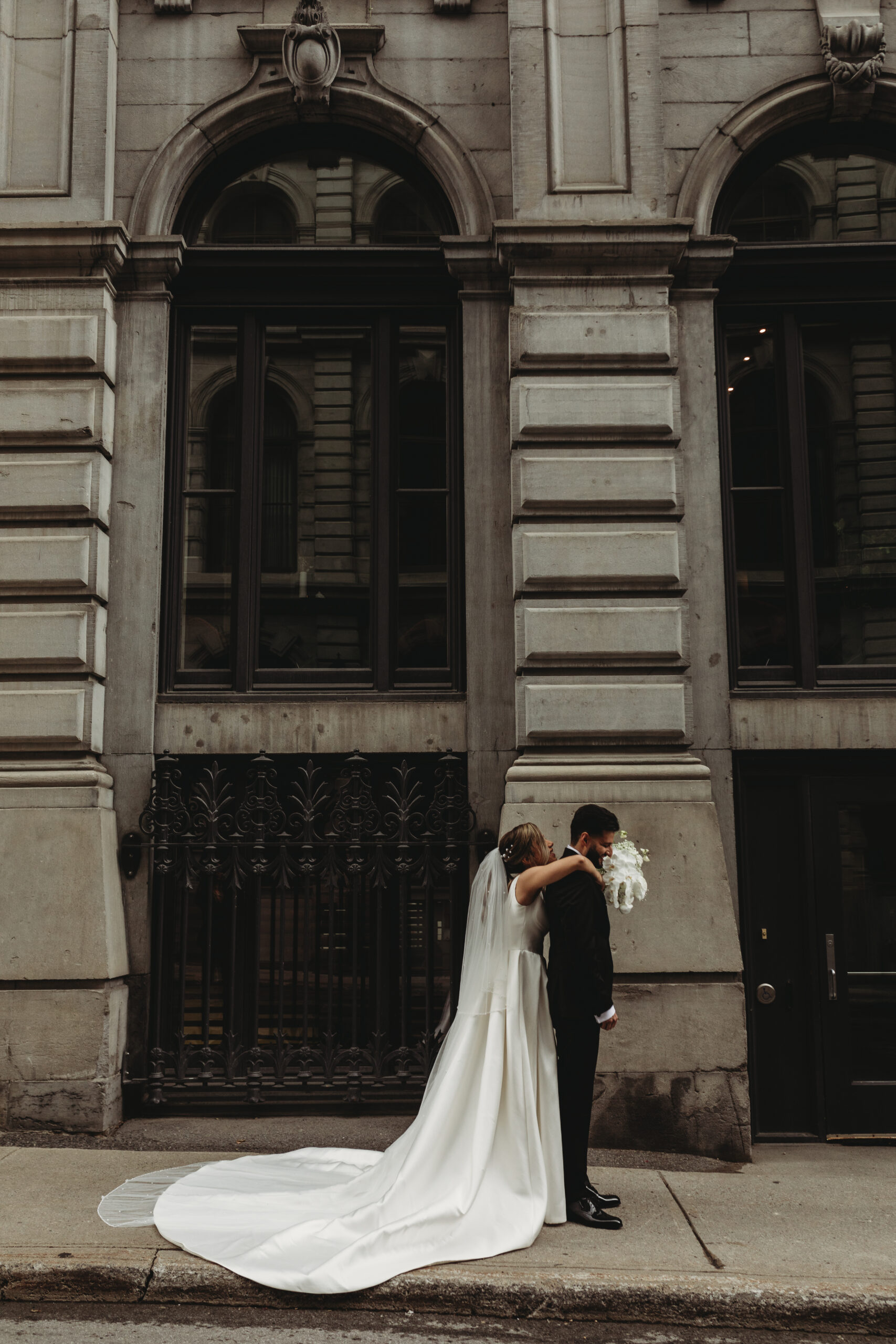 Gelareh+Sadra's+Old_Port_Golf_Des_Iles_Wedding_Photos-20 Shooting Mariage Vieux-Montréal Hôtel Gault